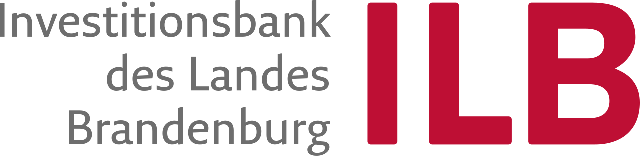 Logo der Investitionsbank des Landes Brandenburg (ILB) mit dem vollständigen Namen in grauer Schrift auf der linken Seite und großen roten „ILB“-Buchstaben auf der rechten Seite, alles auf hellgrauem Hintergrund.